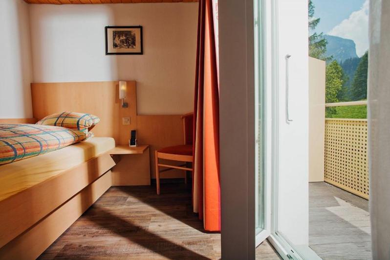 Hotel Des Alpes Kandersteg Kamer foto